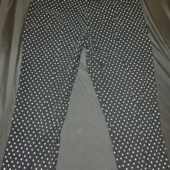 Black with white polka dots capri pants. - Picture 4 of 4